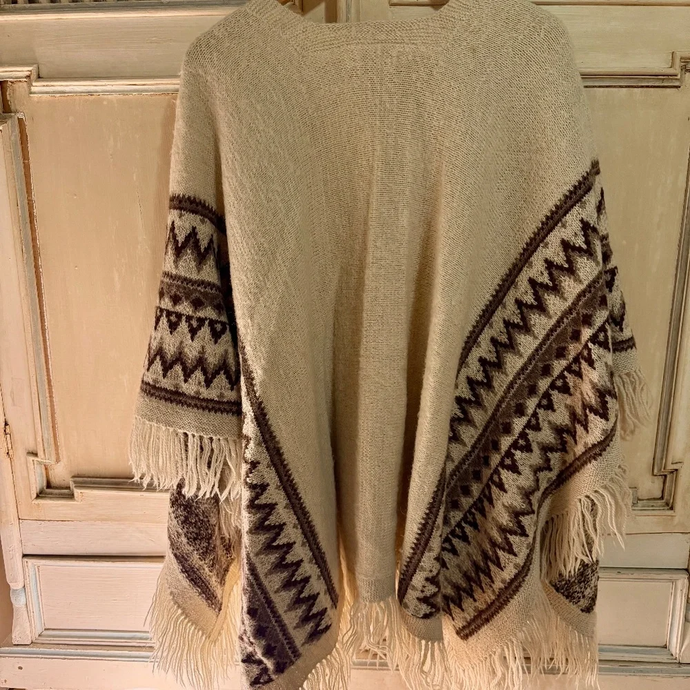 Vintage Alpaca Hand-Knit Poncho/Wrap - Picture 2 of 8